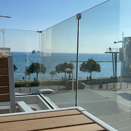 דירה Sea Front Prime Location Two En Bedrooms לימסול