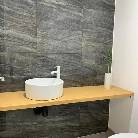 Sea Front Prime Location Two En Bedrooms * לימסול